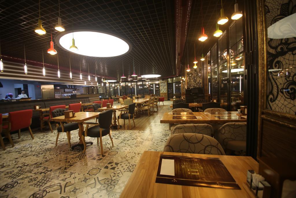 The Corner Hotel Sincan Exteriér fotografie