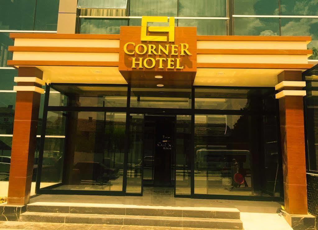 The Corner Hotel Sincan Exteriér fotografie
